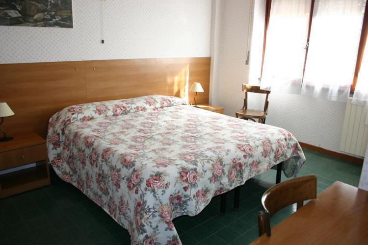 Albergo Anna تْشامبينو الغرفة الصورة