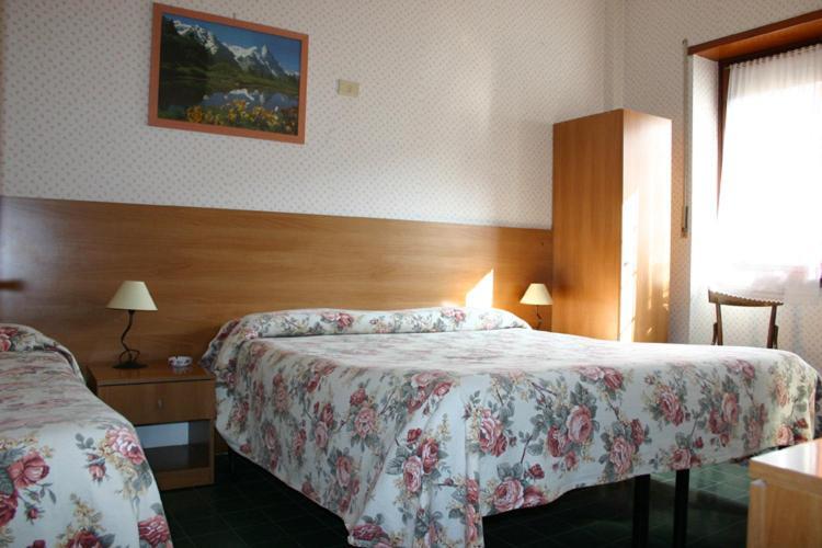 Albergo Anna تْشامبينو الغرفة الصورة